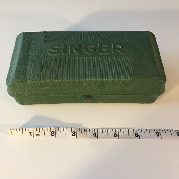Vintage Singer Buttonholer No. 160506 - Picture 2 of 16